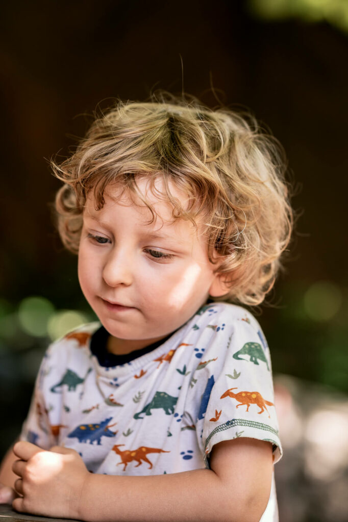 Portraitfoto eines Kindes in der Kindergartenfotografie