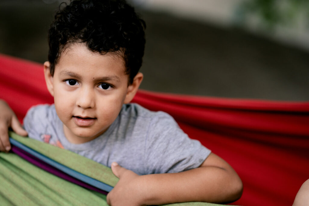 Portraitfoto eines Kindes in der Kindergartenfotografie