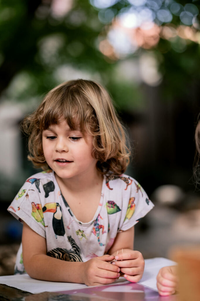 Portraitfoto eines Kindes in der Kindergartenfotografie