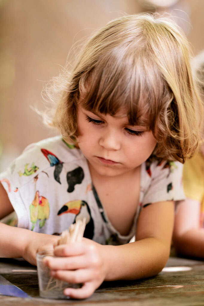 Portraitfoto eines Kindes in der Kindergartenfotografie
