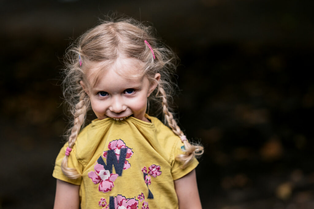 Portraitfoto eines Kindes in der Kindergartenfotografie