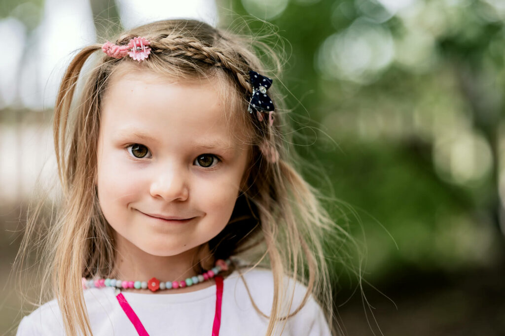 Portraitfoto eines Kindes in der Kindergartenfotografie