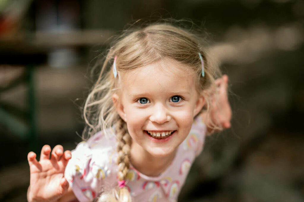 Portraitfoto eines Kindes in der Kindergartenfotografie
